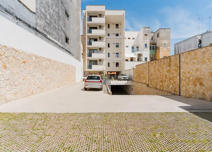 Glass House - Smart Rooms & Parking Lecce