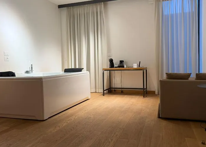 Glass House - Smart Rooms & Parking Lecce